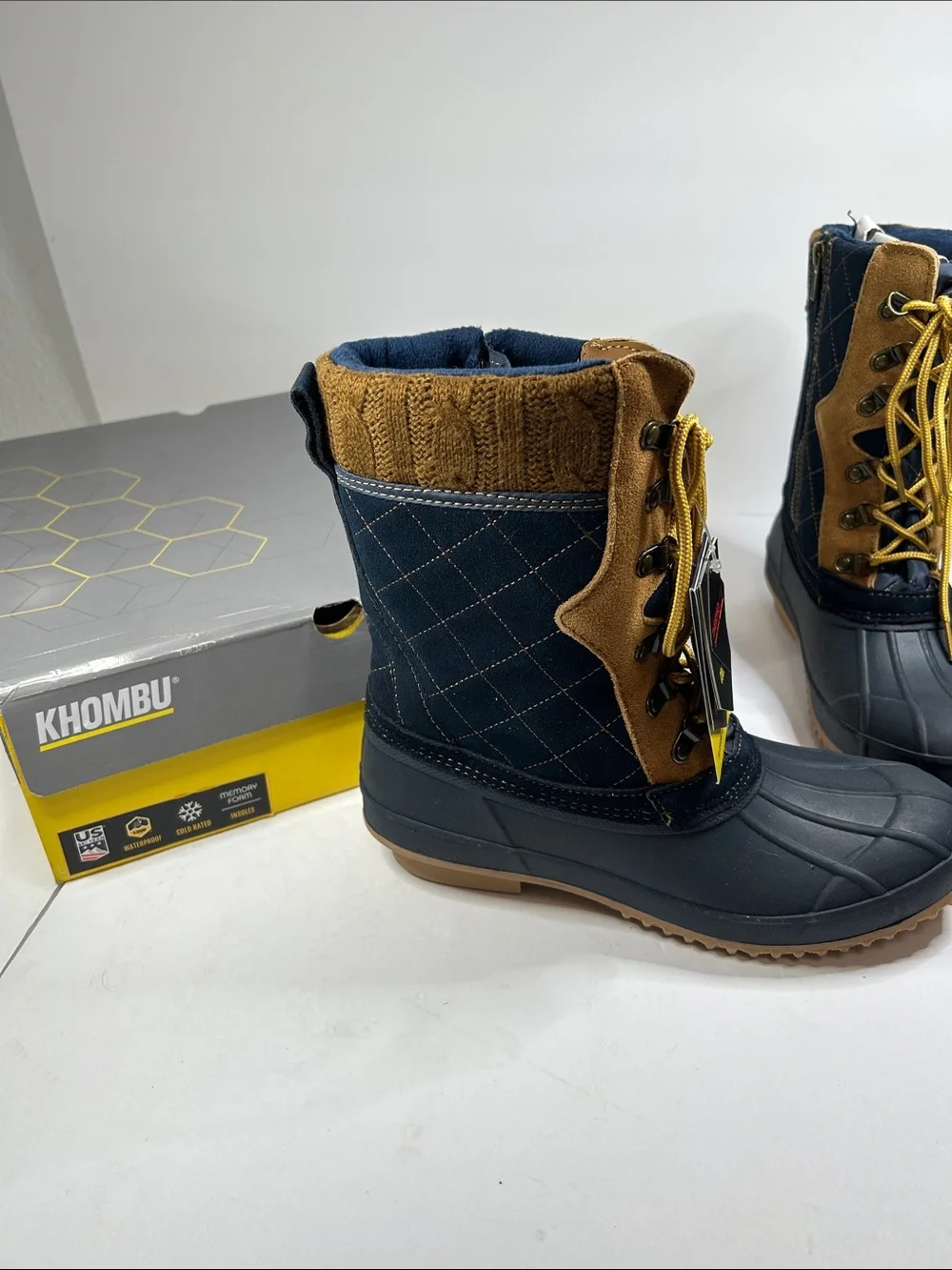 New in box duck boots Khombu size 10 dolly tan navy waterproof
